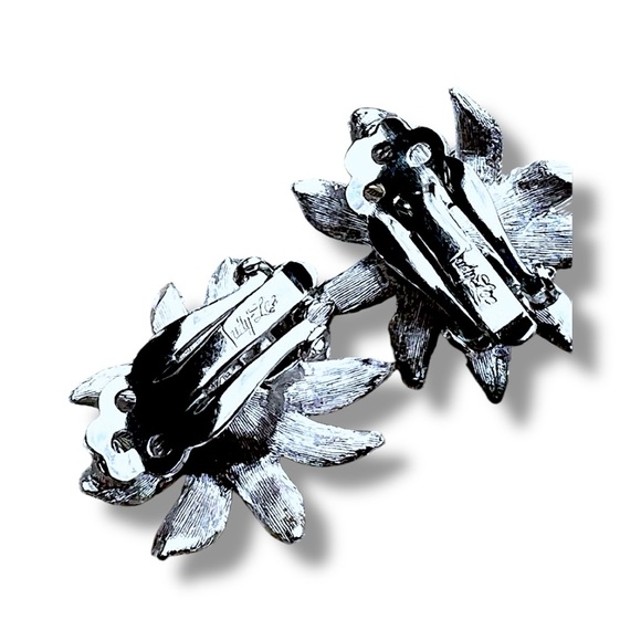 VINTAGE 50s Flower and Faux Pearl Clip Earrings by Judy Lee  Private Collection - Picture 8 of 8